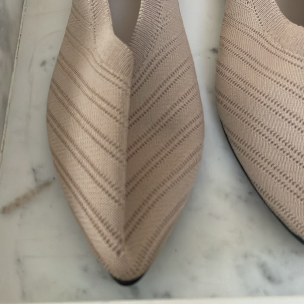 Beige/blush pointy toe flats. Size 10. Never worn only tried on. - Picture 2 of 6